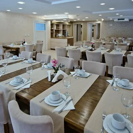 Tomato Hotel 3*