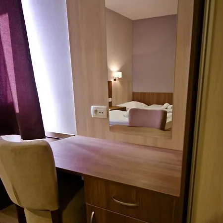 Hotel Tomato 3*